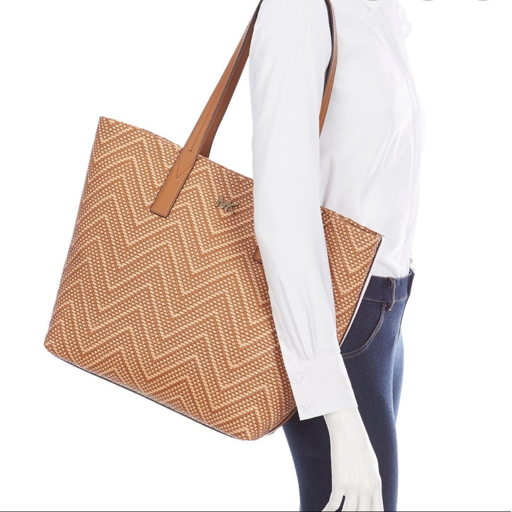 🌼Michael Kors Junie Chevron Tote🌼
